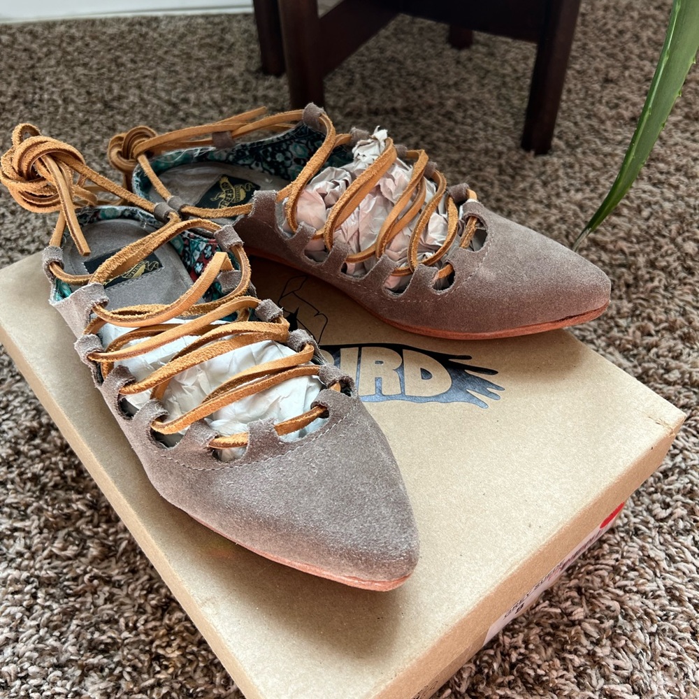Gray Suede ENYA Freebirds